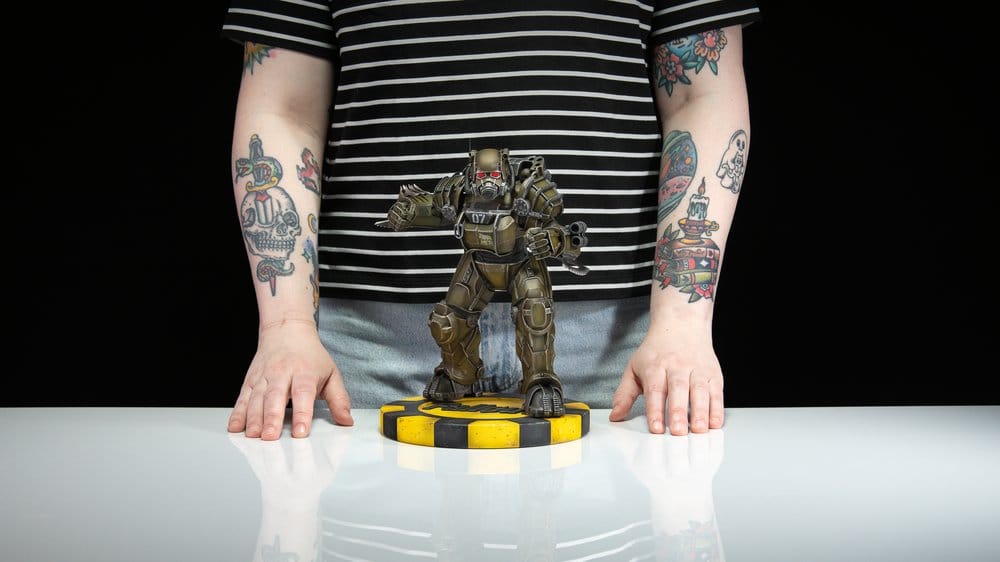 Dark Horse Fallout NCR Power Armor Amazon Figur