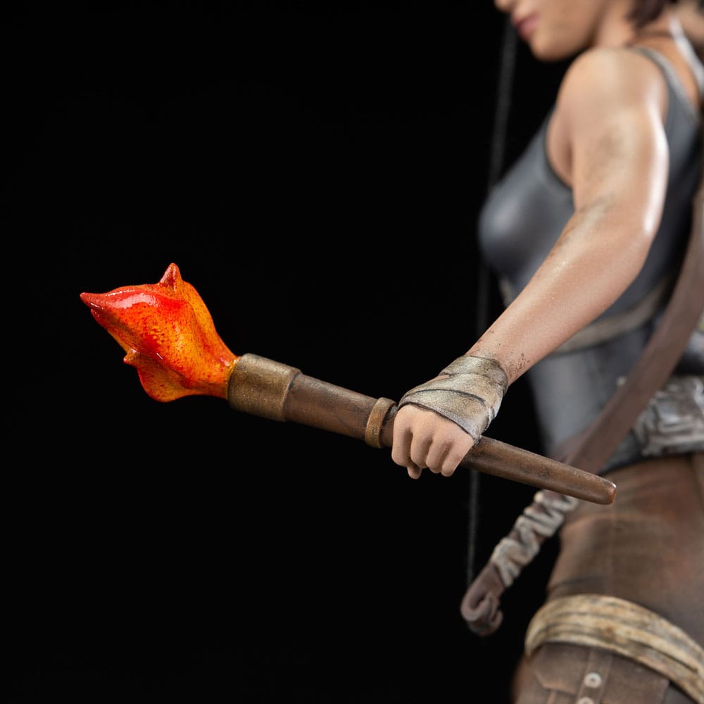 Dark Horse Tomb Raider Survivor Era Lara Croft Survivor Era Statue