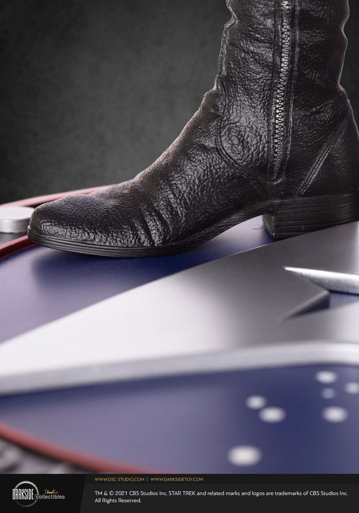 Darkside Collectibles Studio Star Trek Captain James T Kirk 1/3 Museum Statue