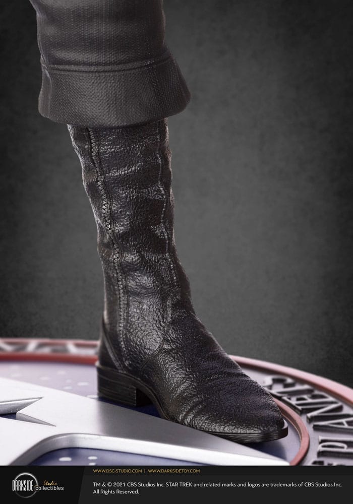 Darkside Collectibles Studio Star Trek Captain James T Kirk 1/3 Museum Statue