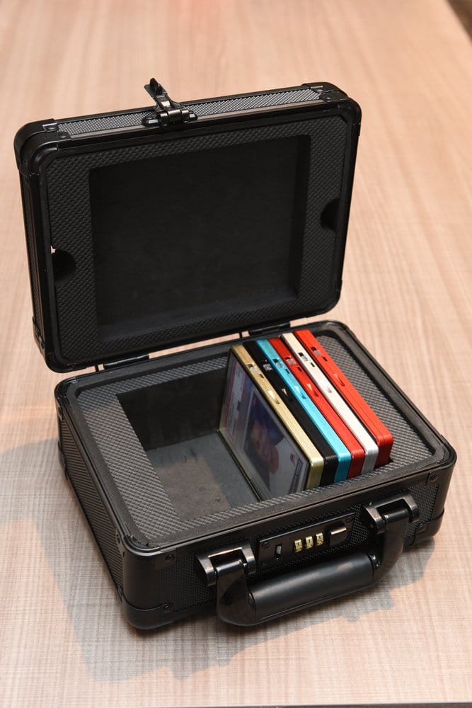 Evoretro Evoretro Graded Card Display und Transportkoffer mit Sichtfenster Schwarz