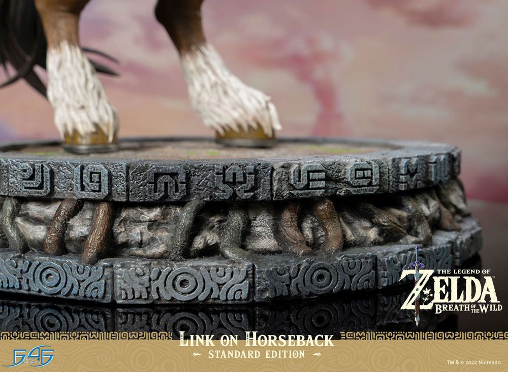 First 4 Figures The Legend of Zelda Breath of the Wild Link on Horseback Statue - Beschädigte Verpackung