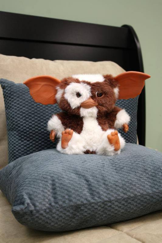 Gremlins Plüschfigur Gizmo Deluxe 20 cm NECA