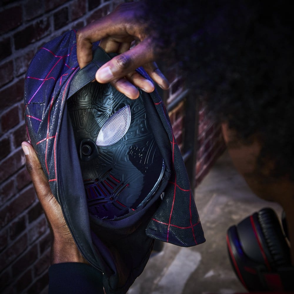 Hasbro Spider-Man Miles Morales Marvel Legends Elektronische Maske mit Fernbedienung