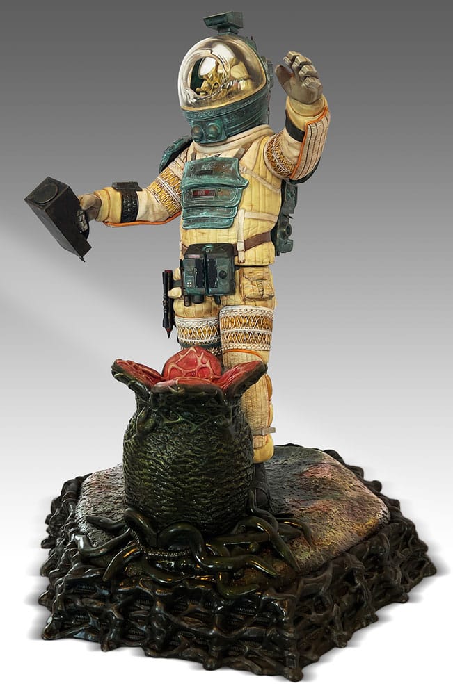 Hollywood Collectibles Group Alien Officer Kane 1/4 Statue