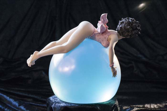 Infinite Statue / Kaustic Plastik Little Ego Bubble Dream Statue