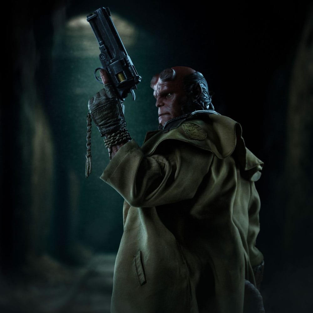 Iron Studios Hellboy Deluxe Art Scale 1/4 Statue