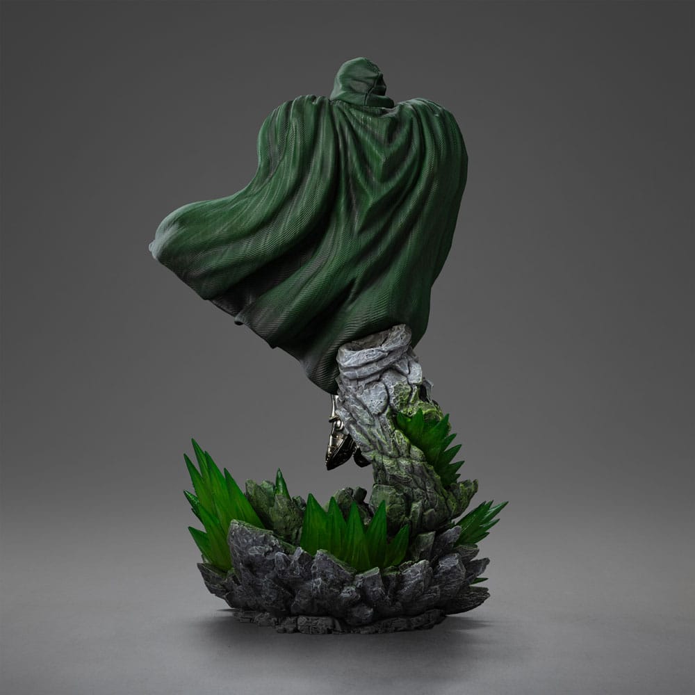 Iron Studios Marvel Legends Doctor Doom Diorama Art Scale Statue 1/10