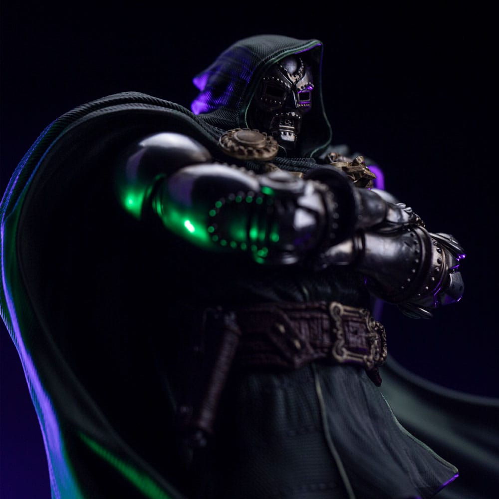 Iron Studios Marvel Legends Doctor Doom Diorama Art Scale Statue 1/10