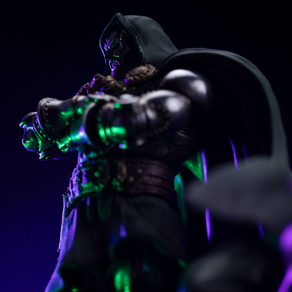 Iron Studios Marvel Legends Doctor Doom Diorama Art Scale Statue 1/10