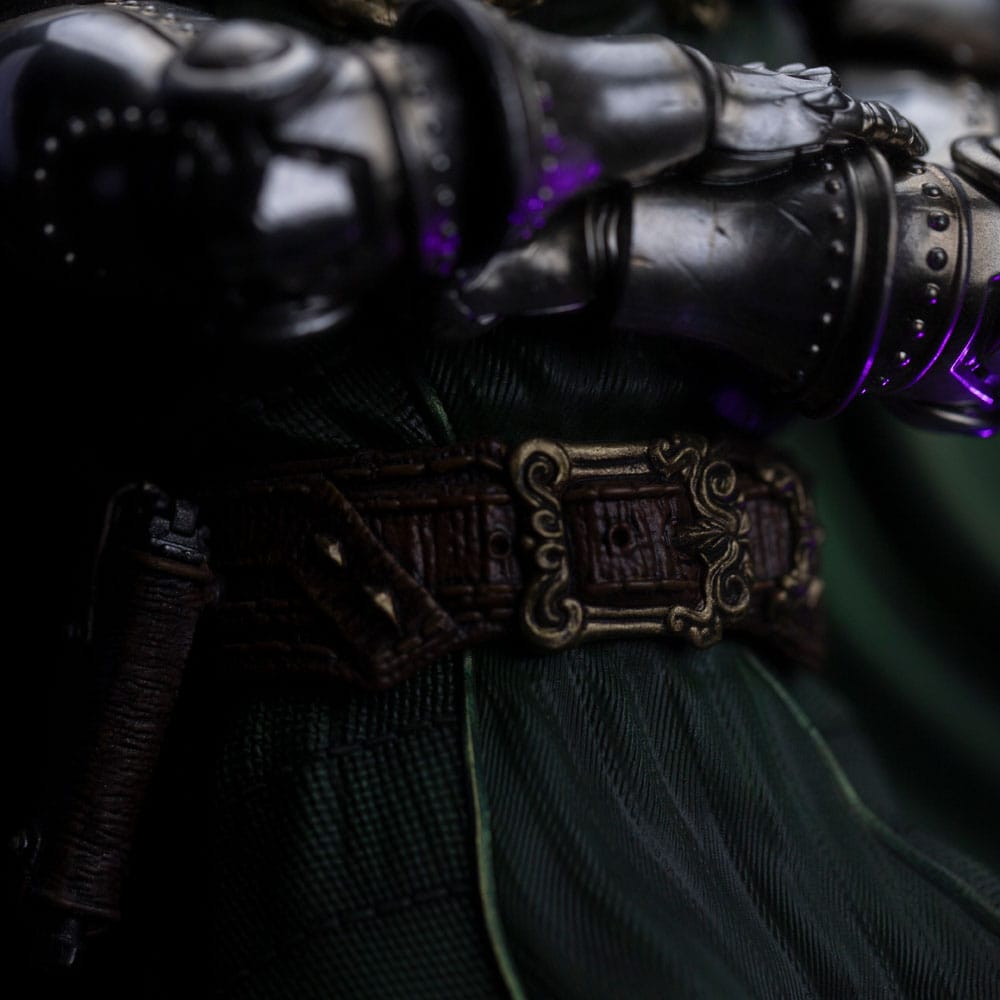 Iron Studios Marvel Legends Doctor Doom The Infinity Gauntlet Deluxe Edition 1/10 Statue