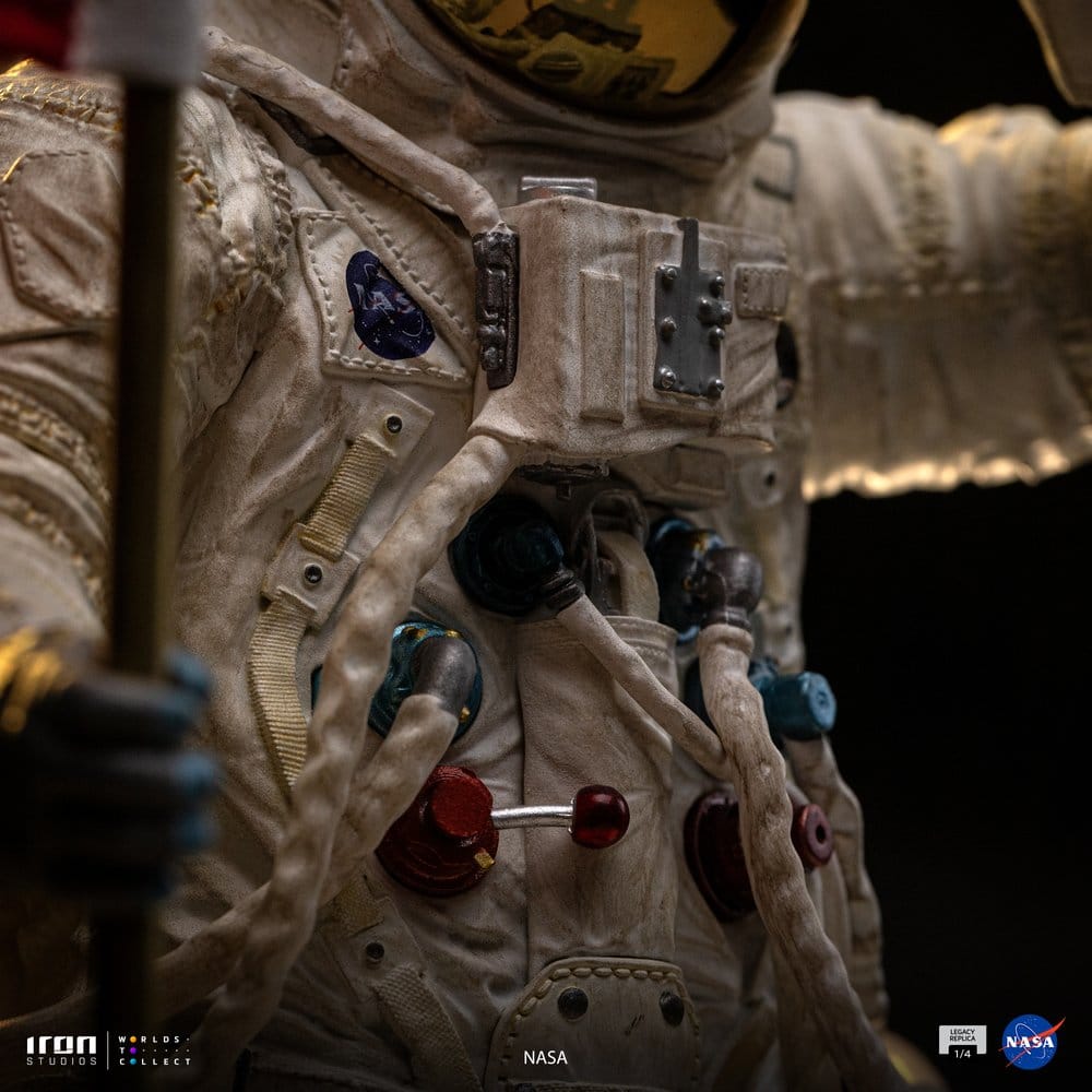 Iron Studios NASA Legacy Replica Apollo 11 Astronaut 1/4 Statue