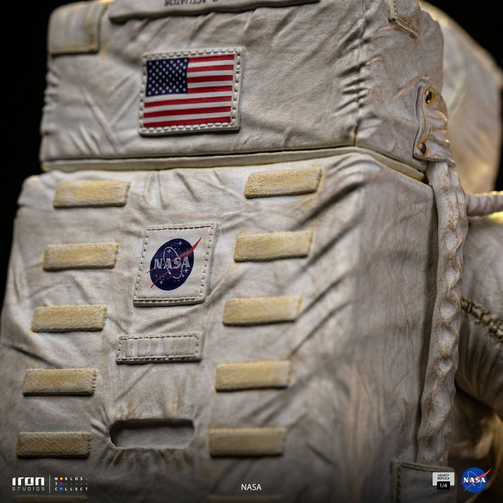 Iron Studios NASA Legacy Replica Apollo 11 Astronaut 1/4 Statue