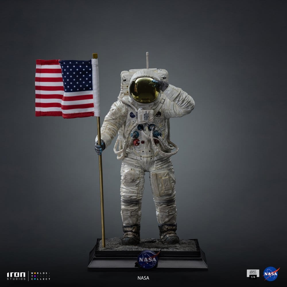 Iron Studios NASA Legacy Replica Apollo 11 Astronaut 1/4 Statue