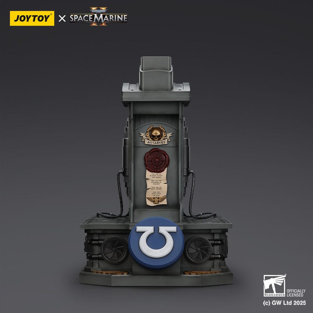 Joy Toy (CN) Warhammer 40,000 Space Marine 2 Ultramarines Lieutenant Titus Helm mit Display-Stand Replik