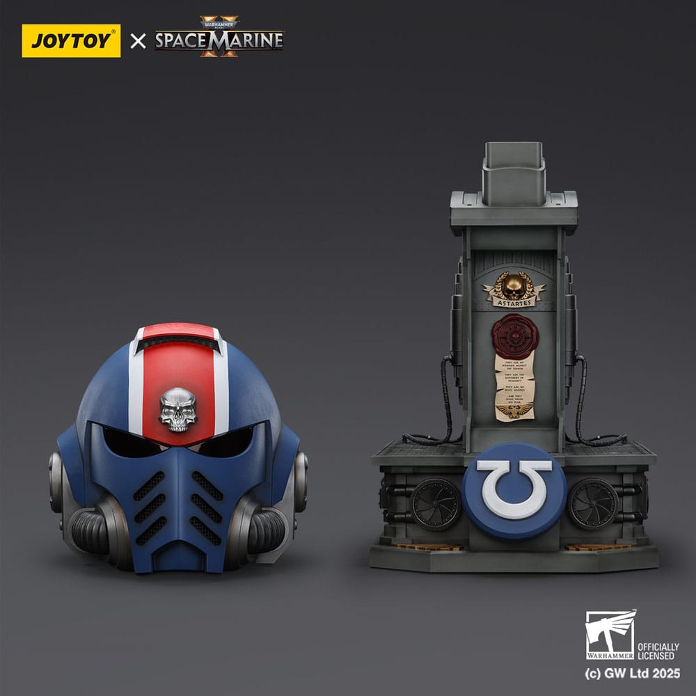 Joy Toy (CN) Warhammer 40,000 Space Marine 2 Ultramarines Lieutenant Titus Helm mit Display-Stand Replik