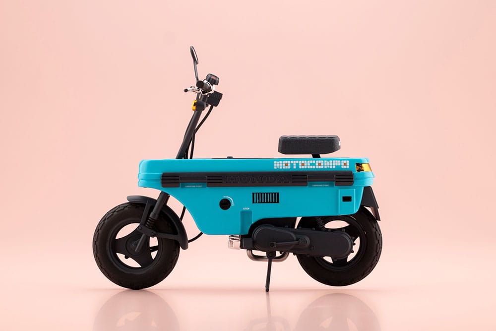 Kotobukiya Megami Device Buster Doll Series Knight Alice with Honda AB12 Motocompo 1/1 Plastic Model Kit