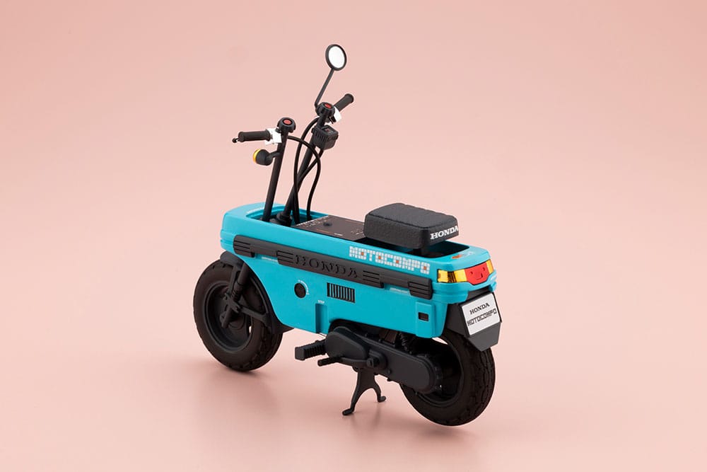 Kotobukiya Megami Device Buster Doll Series Knight Alice with Honda AB12 Motocompo 1/1 Plastic Model Kit