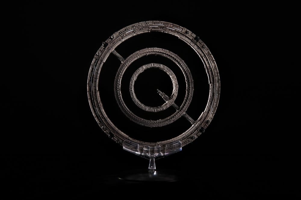 Master Replicas Foundation The Invictus Die-Cast Spaceship