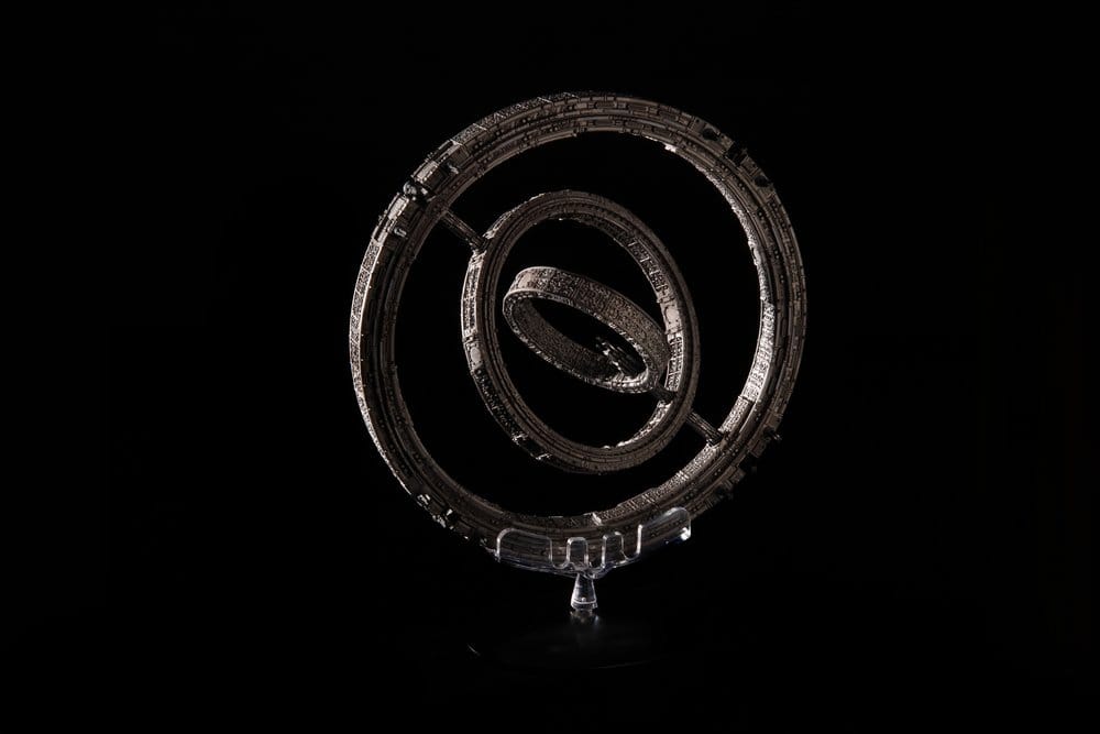 Master Replicas Foundation The Invictus Die-Cast Spaceship