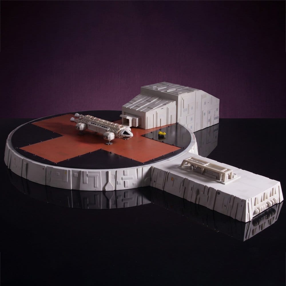 Master Replicas Mondbasis Alpha 1 Landing Pad (With Eagle Transporter) Spielset