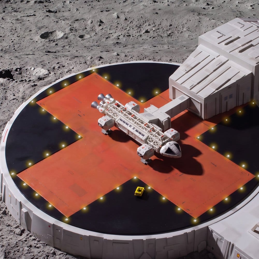 Master Replicas Mondbasis Alpha 1 Landing Pad (With Eagle Transporter) Spielset