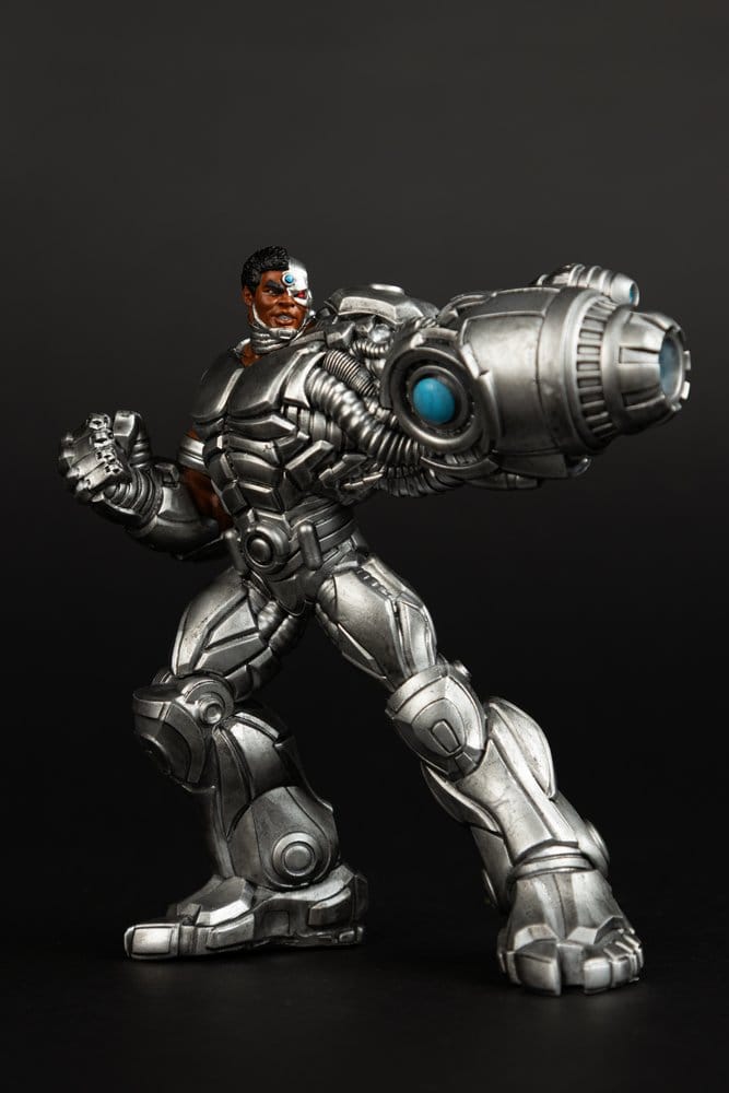 McFarlane Toys DC Direct Cyborg Vinyl Statue 1/6 Figur