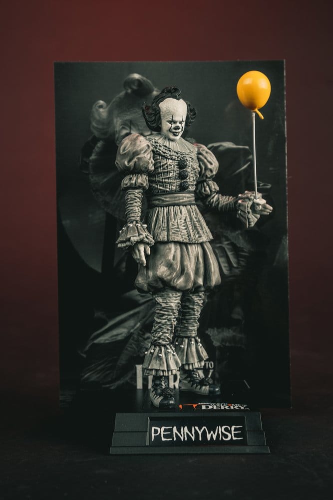 McFarlane Toys Es Welcome To Derry Pennywise Black White Movie Maniacs Figur