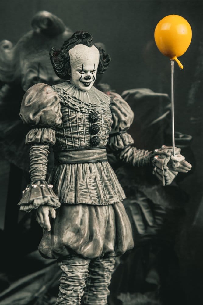 McFarlane Toys Es Welcome To Derry Pennywise Black White Movie Maniacs Figur