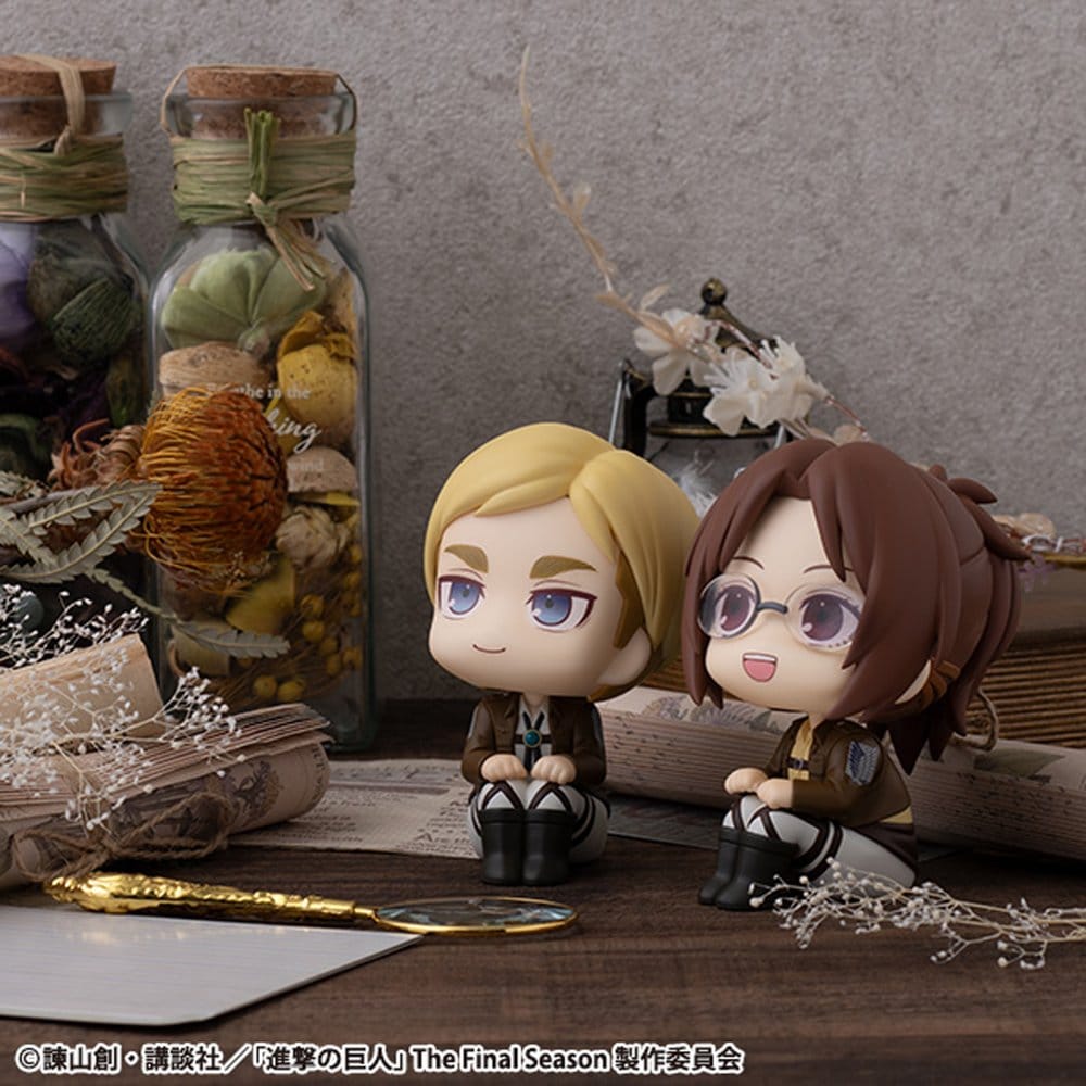 Megahouse Attack On Titan Look Up Hange Zoe & Erwin Smith Statuen