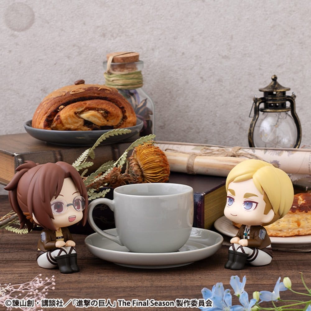 Megahouse Attack On Titan Look Up Hange Zoe & Erwin Smith Statuen