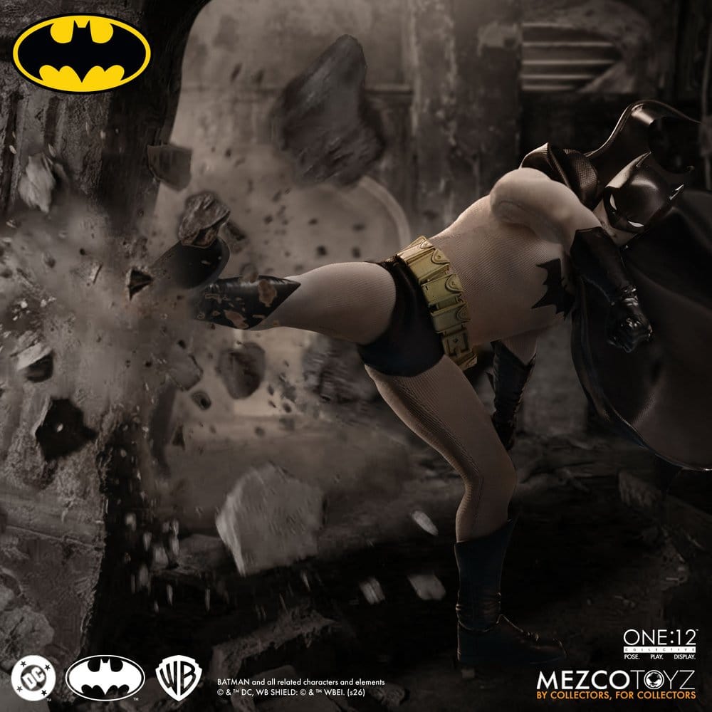 Mezco Toys DC Comics Batman Year One 1/12 Actionfigur