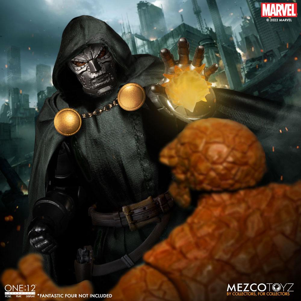 Mezco Toys Marvel Doctor Doom 1/12 Actionfigur