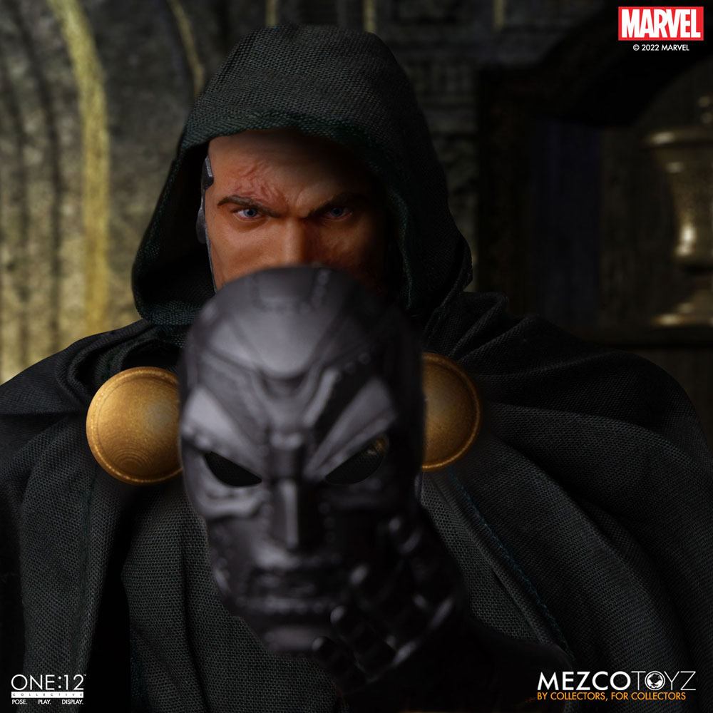 Mezco Toys Marvel Doctor Doom 1/12 Actionfigur
