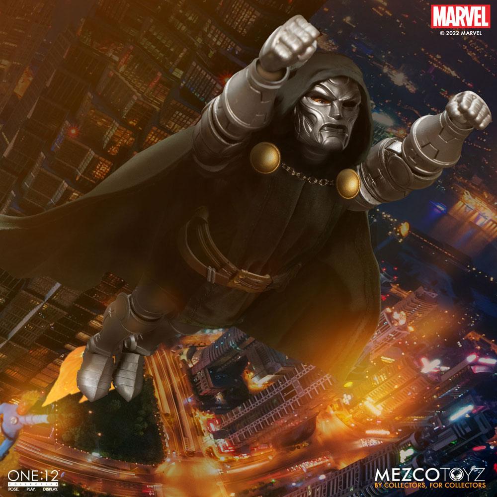Mezco Toys Marvel Doctor Doom 1/12 Actionfigur