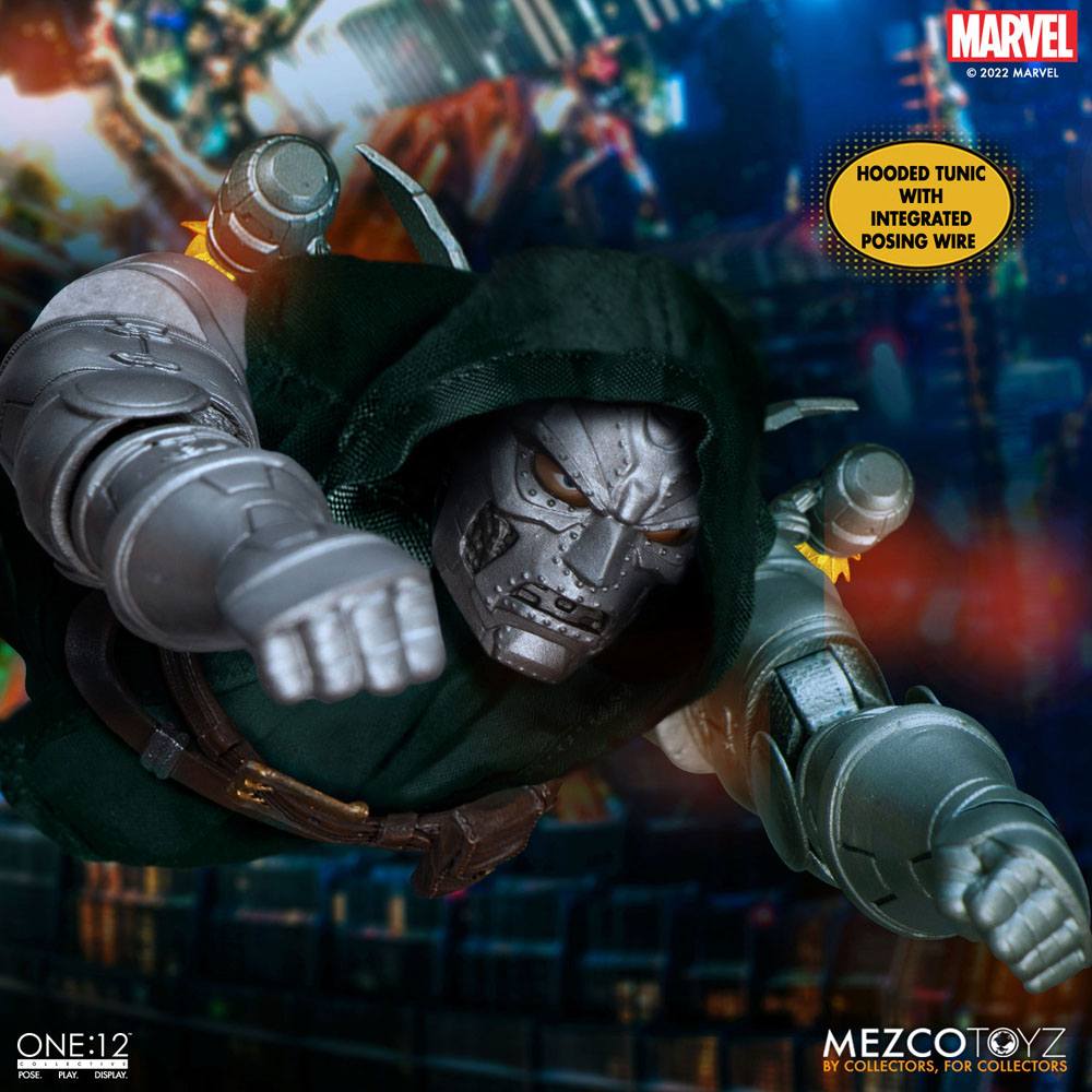 Mezco Toys Marvel Doctor Doom 1/12 Actionfigur