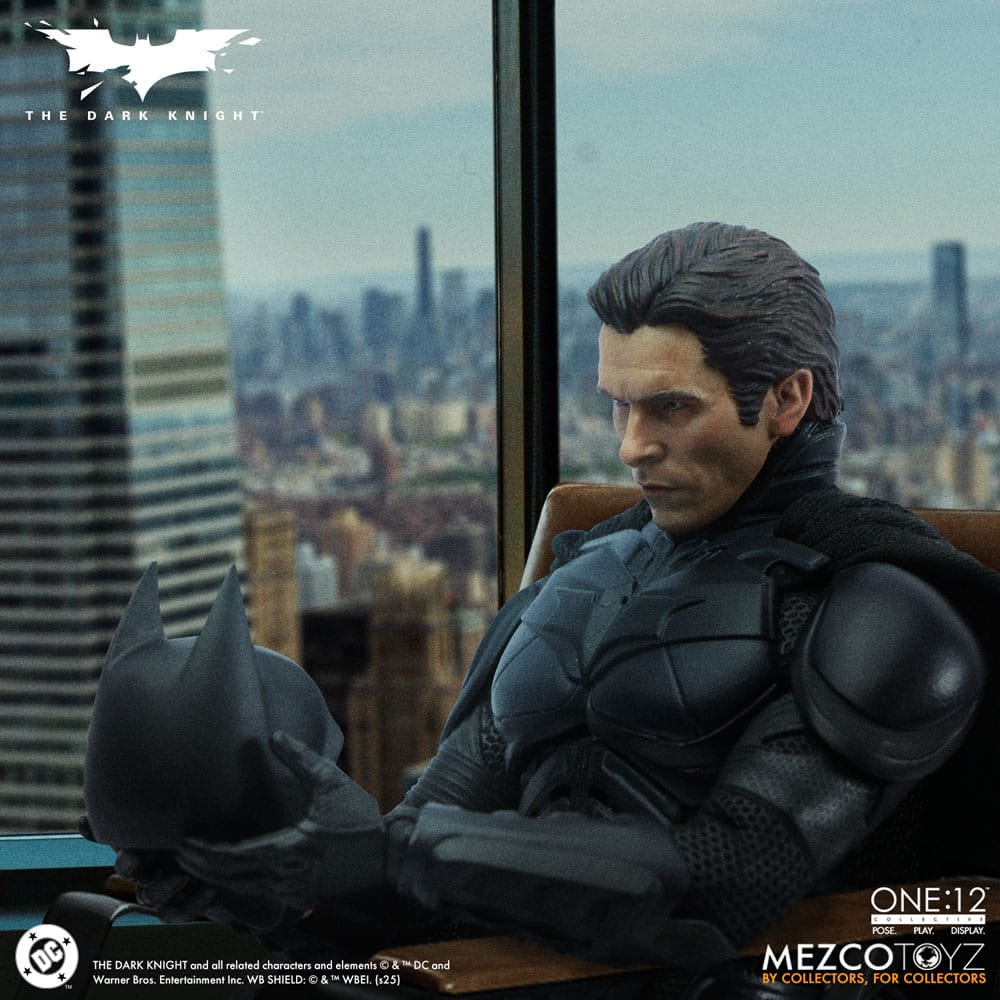 Mezco Toys The Dark Knight Batman 1/12 Actionfigur