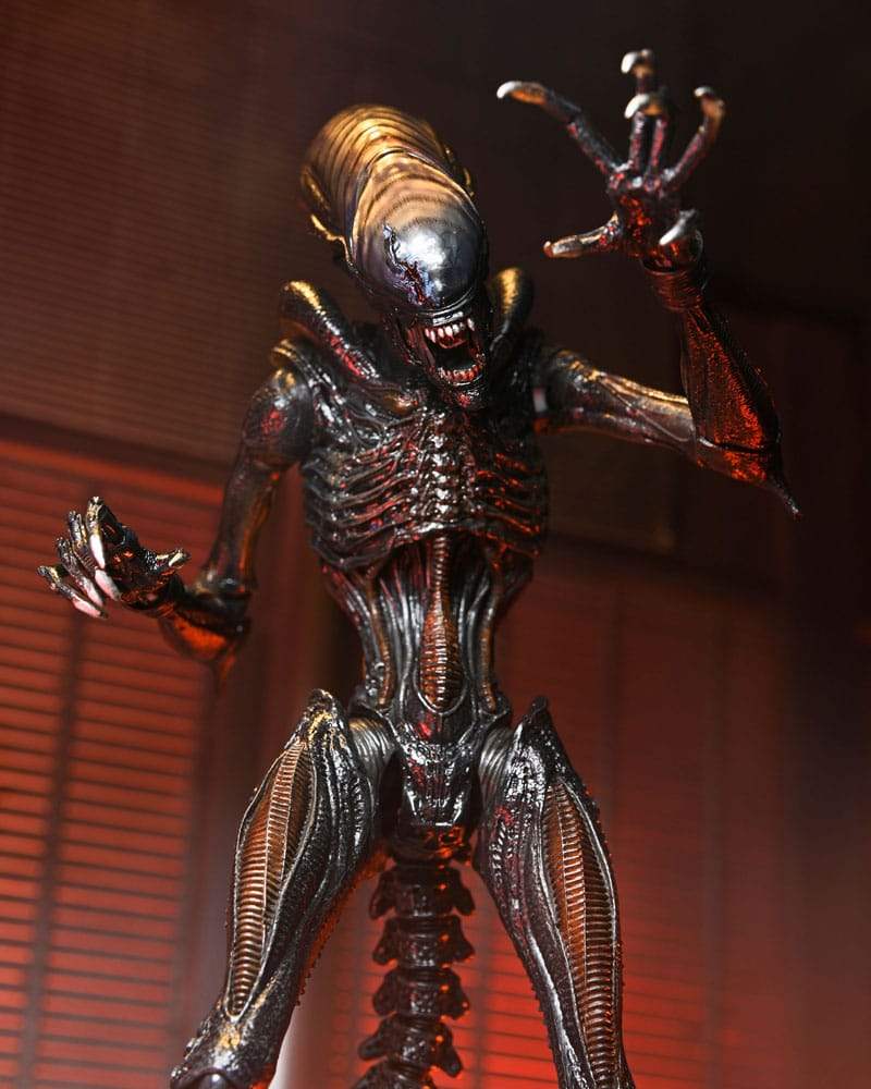 NECA Alien Romulus - Ultimate Scorched Xenomorph 23 cm Actionfigur