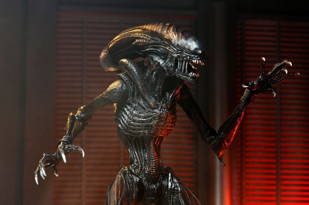 NECA Alien Romulus - Ultimate Scorched Xenomorph 23 cm Actionfigur