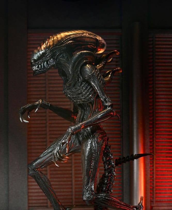 NECA Alien Romulus - Ultimate Scorched Xenomorph 23 cm Actionfigur