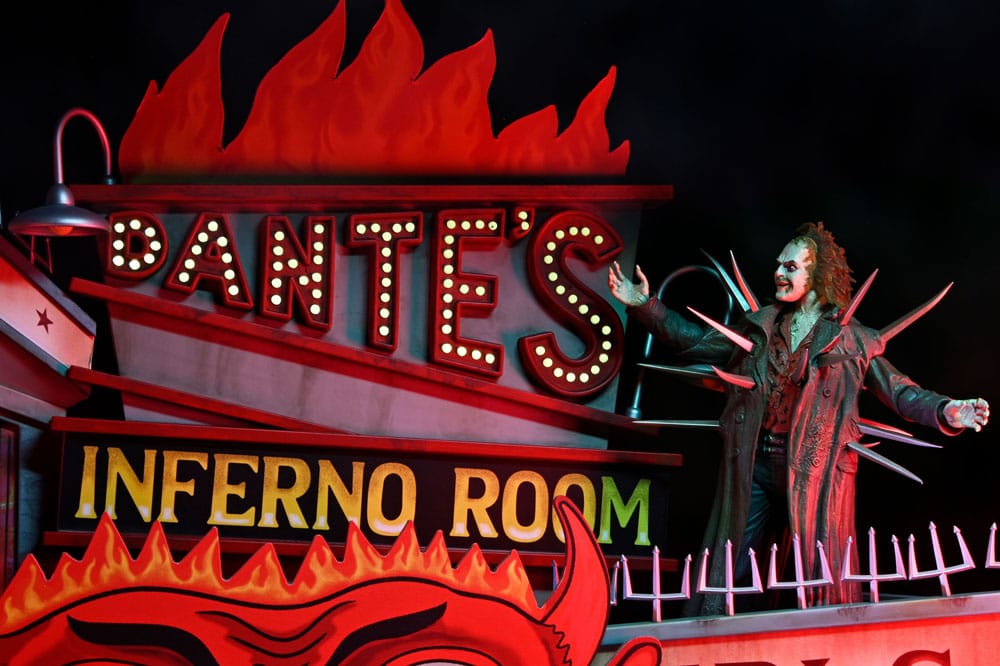 NECA Beetlejuice (1988) Diorama Trenchcoat with Spikes Inferno Room Deluxe Set