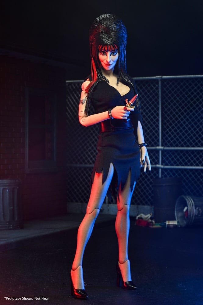 NECA Elvira Herrscherin der Dunkelheit Commando Elvira Clothed Actionfigur