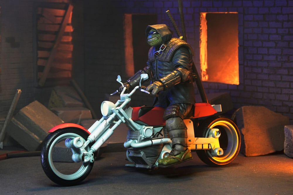 NECA Teenage Mutant Ninja Turtles (The Last Ronin The Lost Years) Actionfigur Casey Marie with Last Ronin Motorcycle 18