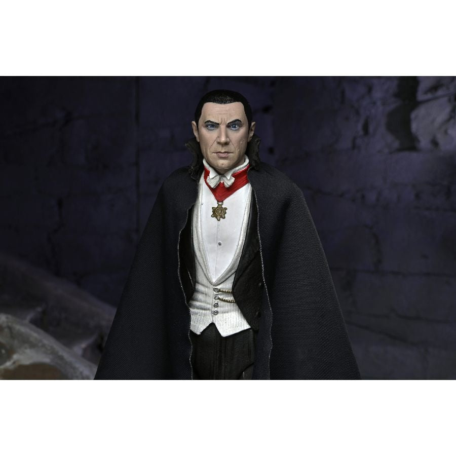 NECA Universal Monsters Ultimate Count Dracula Transylvania Actionfigur