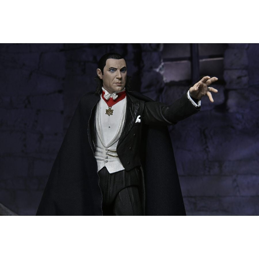 NECA Universal Monsters Ultimate Count Dracula Transylvania Actionfigur