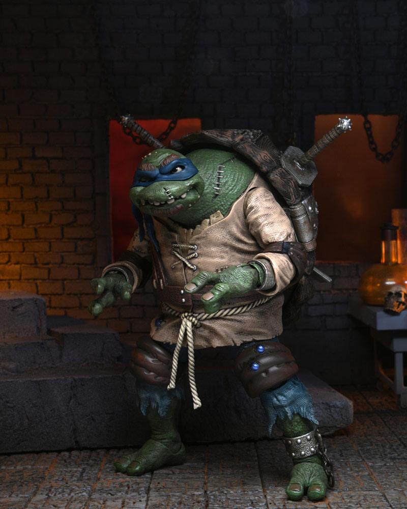 NECA Universal Monsters x Teenage Mutant Ninja Turtles Ultimate Leonardo as The Hunchback Actionfigur