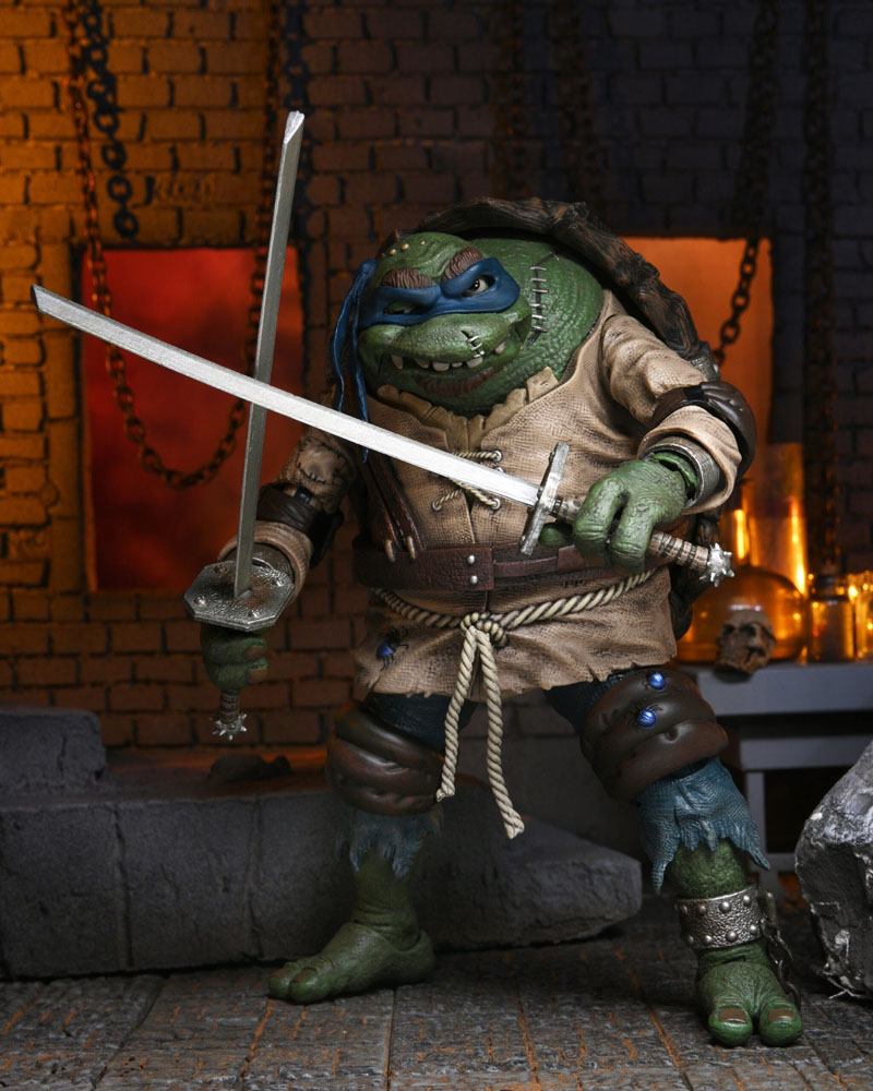 NECA Universal Monsters x Teenage Mutant Ninja Turtles Ultimate Leonardo as The Hunchback Actionfigur