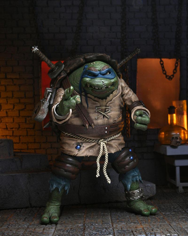 NECA Universal Monsters x Teenage Mutant Ninja Turtles Ultimate Leonardo as The Hunchback Actionfigur