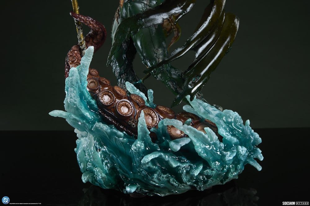 Sideshow Collectibles DC Comics Aquaman Lord of the Deep Premium Format Statue