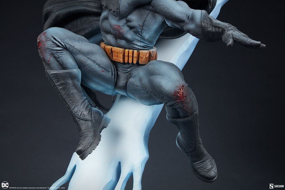 Sideshow Collectibles DC Comics Premium Format Batman The Dark Knight Returns Statue